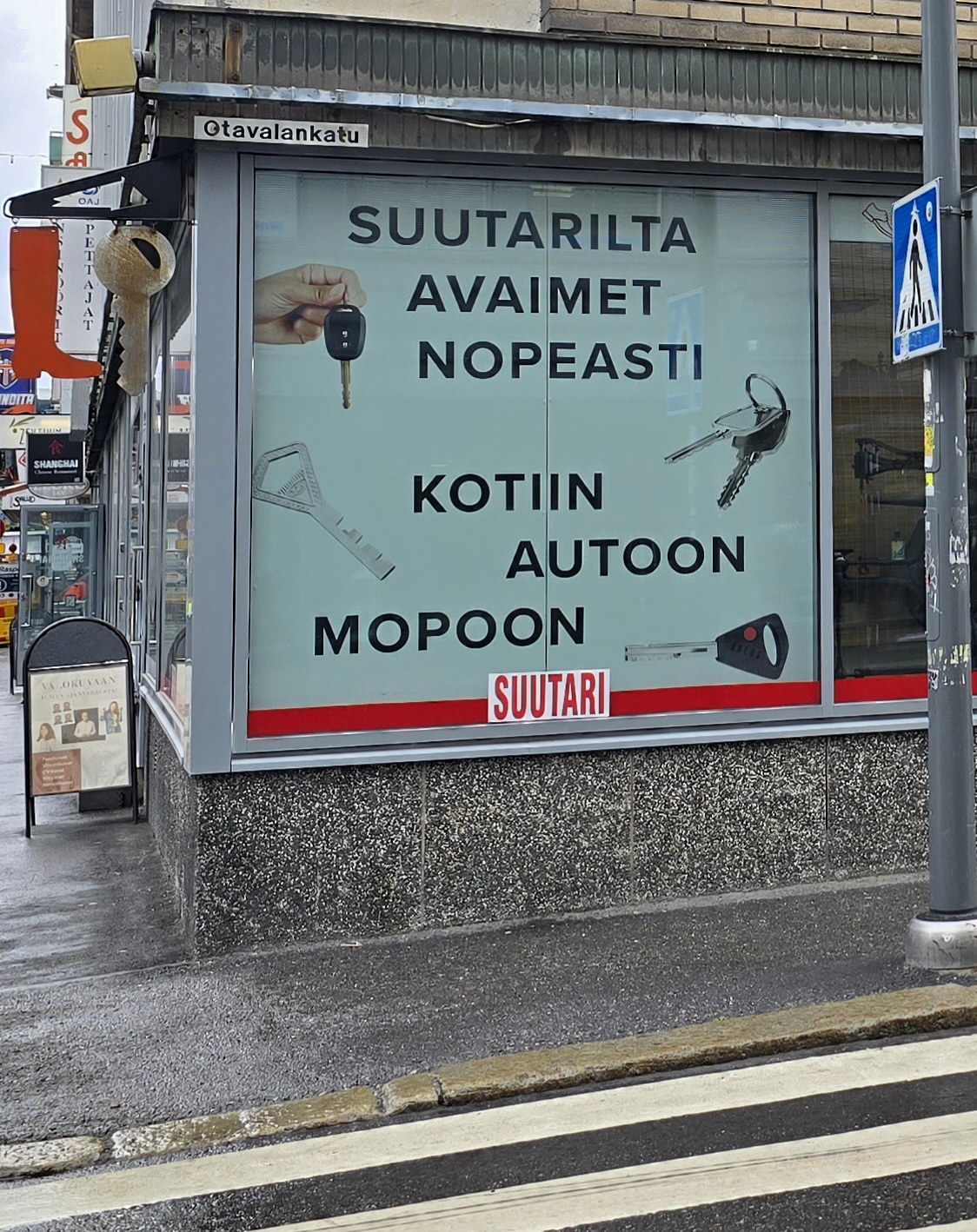 Avain Suutari palvelu Petri Lammin liike Tuomiokirkonkadun ja Otavalankadun kulmassa